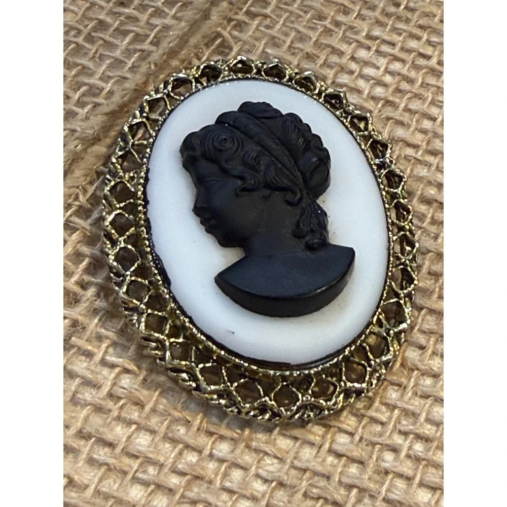 Vintage Black and White Cameo Brooch Gold Tone Filigree Oval Portrait Pin